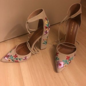 ❌Sold❌Floral Heels 🌸